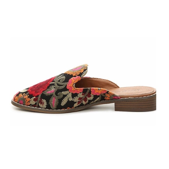 Indigo Rd. Embroidered Floral Mule Black Loafer - Picture 2 of 13
